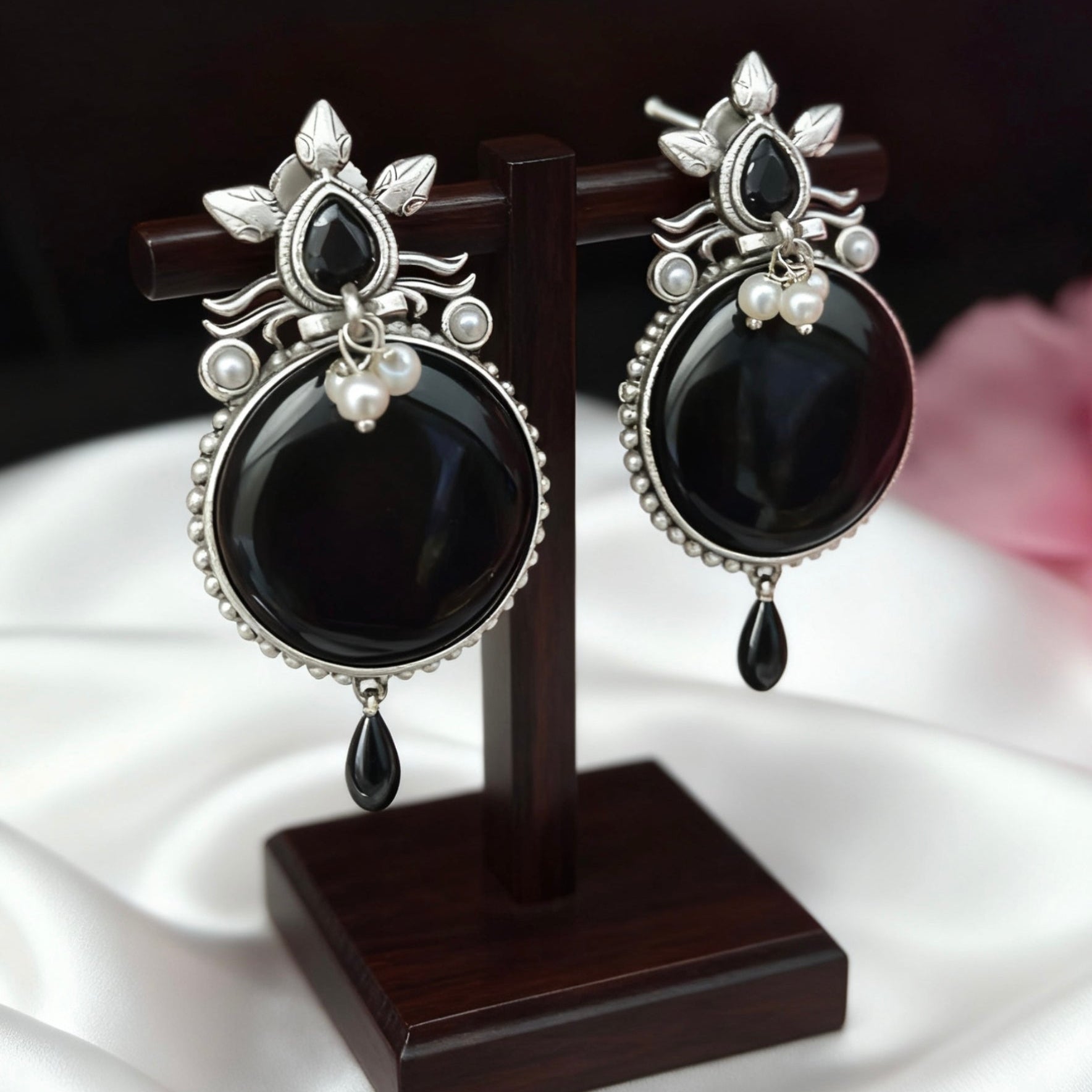 Saburri Black_stone_studs