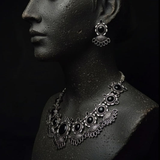 Saburi Noir Necklace 